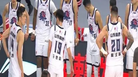 “2025COC呼伦贝尔冰雪赛预赛：林德伟独占鳌头”